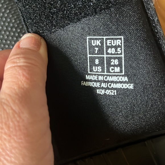 Men’s puma slides size 8 - Picture 3 of 4